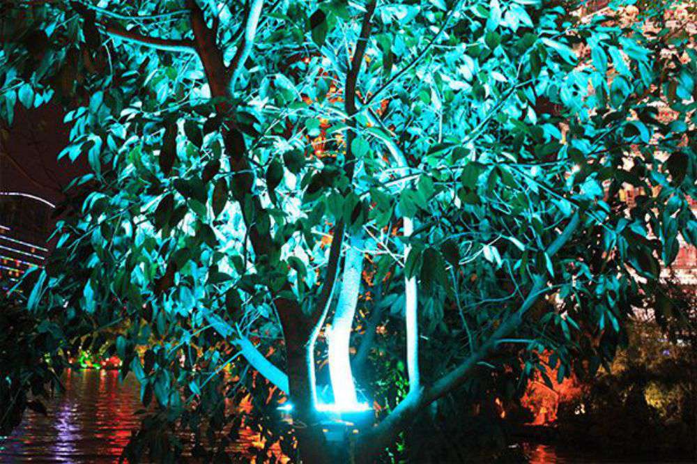 壹定发照明的RGB投光灯用在海内景观亮化项目